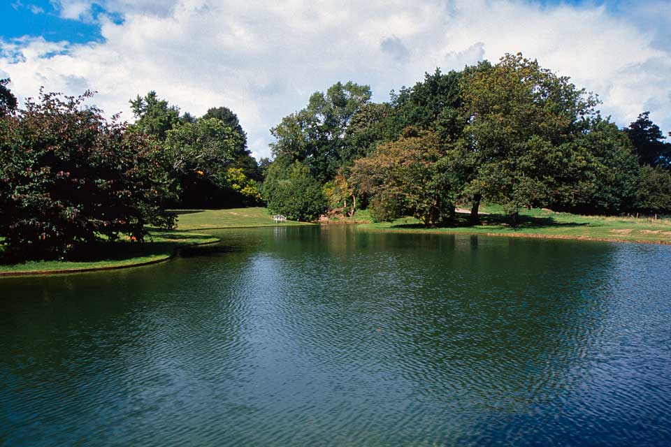 Waterlands build, restore and repair lakes, ponds and water features: new lake at Barcombe.