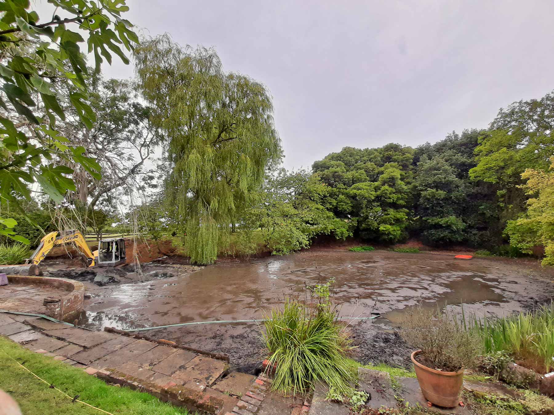 Waterlands build, restore and repair lakes, ponds and water features: Pond de-silt